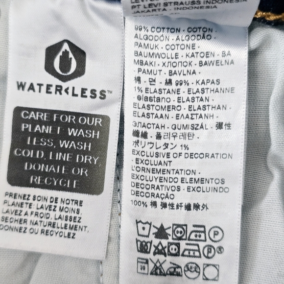 NWT Levi's Premium Wedgie Straight Jean Size 29 Blue Medium Wash - Picture 7 of 7